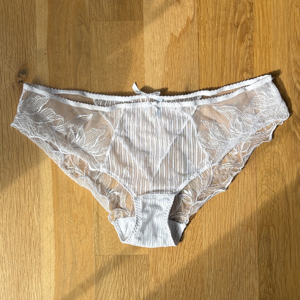 Aubade womens Fleur De Tattoo Italian Brief Size XL Sheer White Bridal